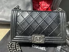 Black Medium Chanel Boy Bag Purse Handbag Silver HW Excellent Used ð¯AUTHENTIC!!