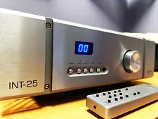 Pass Labs INT-25 intergrated amplifier class A used in suberb condition