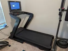 NordicTrack 2450 Incline Treadmill w/ Touchscreen