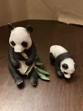 SCHLEICH Animal Figure GIANT PANDA Eating Bamboo & Cub