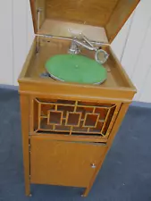 63818 Antique Victorian Oak BRUNSWICK Victrola Record Player