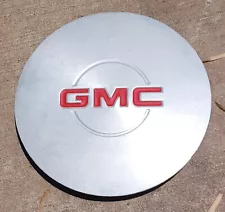 GMC Yukon, Sierra 1500 center cap 1999-2005, part # 15040220 02 (For: 2001 GMC Sierra 1500)