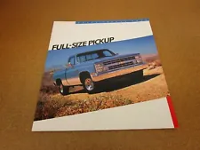 1986 Chevrolet Full Size C10 C20 K10 K20 Silverado pickup truck sales brochure (For: 1986 Chevrolet C10)