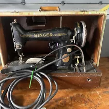 vinage singer sewing machine rare modle electric with carry case cheap