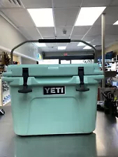 Yeti Roadie 20 Hard Cooler- seafoam green