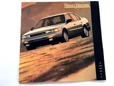 1989 Nissan Maxima 30-page Original Car Sales Brochure Catalog