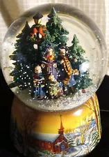 ☆Roman☆ Musical Christmas Snow Globe Silent Night-Caroling Family - EUC 2005