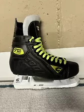 Brand New ice hockey skates size 8.5. Free Shipping.