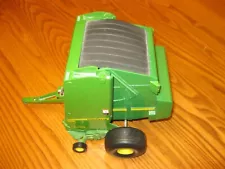 John Deere 568 Megawide Round Baler with Bale Scale 1/16 Die-Cast JD Farm