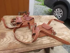 vintage old pair leather bindings for snowshoes nice ( 10053