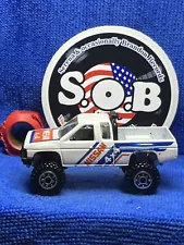 Hot Wheels 1987 Nissan Hardbody 4x4 Pickup Truck White Diecast 1:64 NM Cond