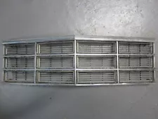 77-78 Chrysler LeBaron Grille USED 3868513 (For: 1977 Chrysler LeBaron)