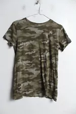 PINK Victoria Secrets Camo Print T-Shirt Green - Size XS (J48)