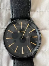 Nixon The Sentry Black And Gold