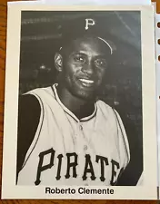 PITTSBURGH PIRATES BASEBALL PHOTO / ROBERTO CLEMENTE