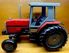 ERTL Massey Ferguson 3070 Toy Farm Tractor In Box. 1987 1/16 Scale - Rear Hitch