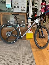 Pivot Les - Large - Used - Shimano SLX