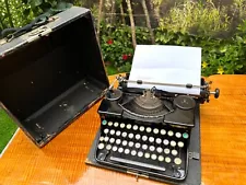 ð1929 Triumph Model 10 Typewriter with Case-German-made, FRENCH-keyed AZERTYð