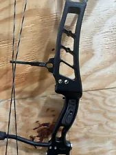 NEW Xpedition Perfection Compound Bow Black 70# 28.5 Right hand