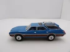 1972 OLDSMOBILE VISTA CRUISER WAGON 2019 GREENLIGHT ESTATE WAGONS 1:64