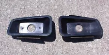 John Deere(99-547) 316 318 322 330 332 420 430 - Taillight Bezels / Retainers