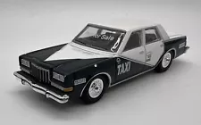 GreenLight 1:64 1984 Dodge Diplomat Tijuana Taxi Hobby Exclusive NOT FOR SALE