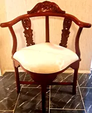 Vintage Mid Century Tapered Floral Sculpted Decor Splat Brace Back Corner Chair