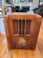 New ListingSEARS SILVERTONE VINTAGE Model 1955 Tombstone Radio