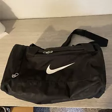 Nike Medium Duffel Gym Bag RN 56323 Black Shoulder Strap