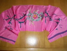 SO PRETTY ! A BEAUTIFUL HAND PAINTED FLORAL DESIGN VINTAGE SILK SCARF