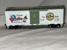 HO SCALE ATHEARN FROSTIE ROOT BEER 40’ SINGLE DOOR BOX CAR