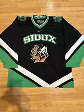 Vintage Nike UND North Dakota Fighting Sioux NCAA Hockey Jersey Black L