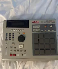 AKAI Professional MPC 2000 XL MIDI PRODUCTION CENTER