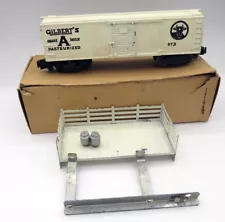 American Flyer S Gauge 973 Operating Milk Car w Stand and Button In Box