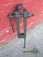 BLACKSMITH POST LEG VISE 40" LONG - 5" JAW - 75 lbs