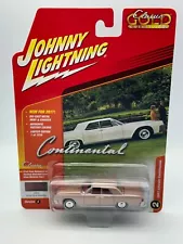 Johnny Lightning Classic Gold 1961 Lincoln Continental, Rose Glow, 1:64, NIB