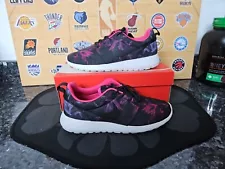 Nike Roshe Run Floral Black Pink Violet Women’s Size 11.5