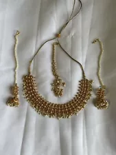 preowned Indian Imitation jewelry Necklace, Earrings with Maang Tikka