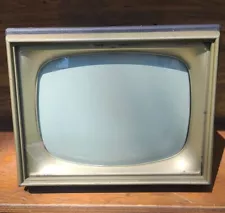 CBS 6T1Q1U 20" UHF Tube TV