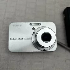 Sony Cybershot Digital Camera Model DSC-N1 8.1 MP TESTED Charger Battery Card