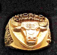 VTG 1997 CHICAGO BULLS WORLD CHAMPION RING GOLD-TONE MILLER AD MGD BEER - 10 1/2