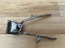 Vintage Hair/ Beard Trimmer Hand Held Manual Clippers Barber Shop Decor (WORKS)