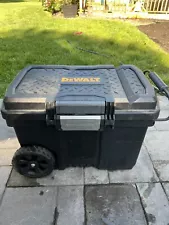 Dewalt 15 Gallon Contractor Chest