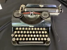 Royal Junior Portable Typewriter 1936 w/Case