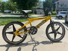 Mongoose Mountain Bike [Good Condition] Barely Used. Yellow.