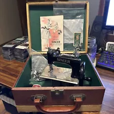 New ListingVintage Singer Sewing Machine w/Case And Manual 1950s