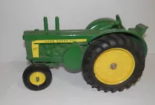 Vintage Ertl 1:16 John Deere 820 Diesel Tractor