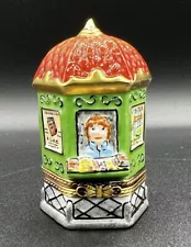 Limoges Eximious “Paris Newspaper Kiosk” France Porcelain Trinket Box Peint Main