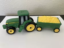 New 1998 John Deere Tractor & Corn Trailer Salt & Pepper Shakers Pre Owned