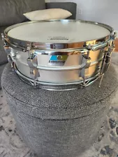 Ludwig Snare Drum Acrolite Pointy Blue Olive badge